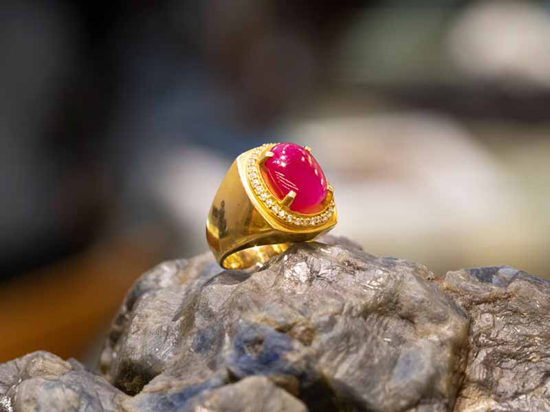 cach chon trang suc nam bang da quy hop menh 2