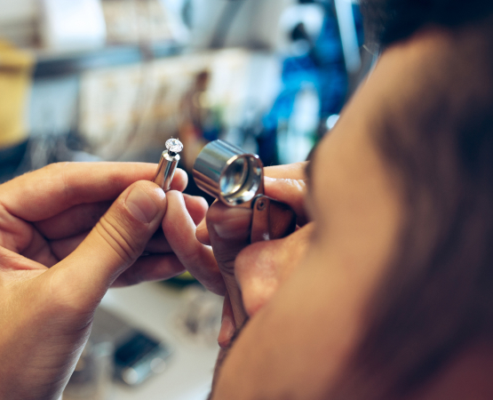 Vàng trắng là gì? Giá bao nhiêu? Có bị đen hay không? 4 img01