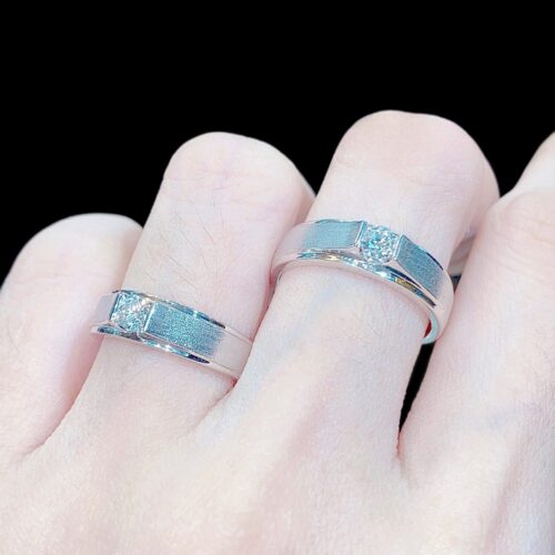 Nhẫn cưới kim cương gắn cặp chủ 3.6ly . mẫu thiết kế đơn giản phù hợp với nhu cầu đeo hàng ngày
